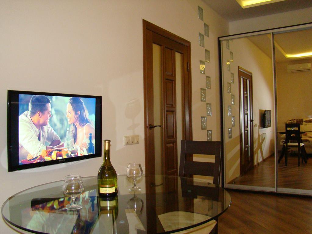 Pleasure Apartment Near Center Of Odessa Kültér fotó